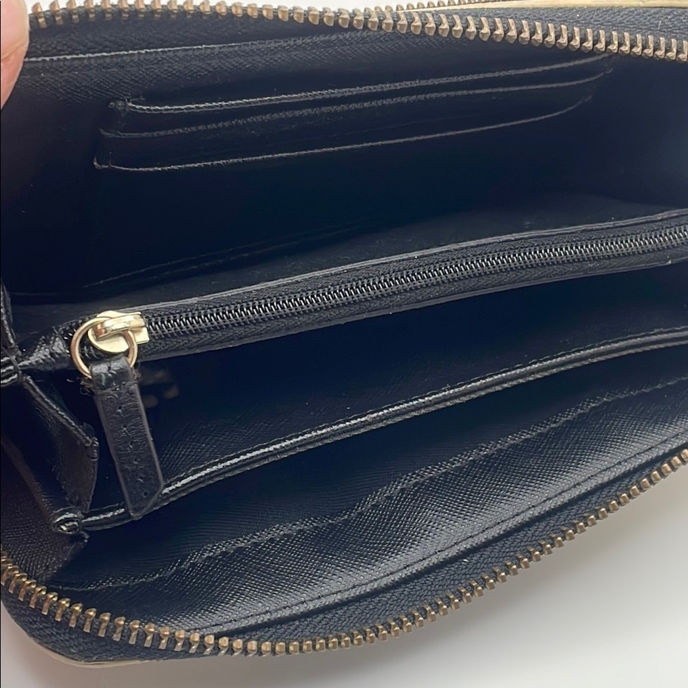 Fossil Cream and Brown Continental Wallet with Zip-Around Closure - Picture 4 of 5